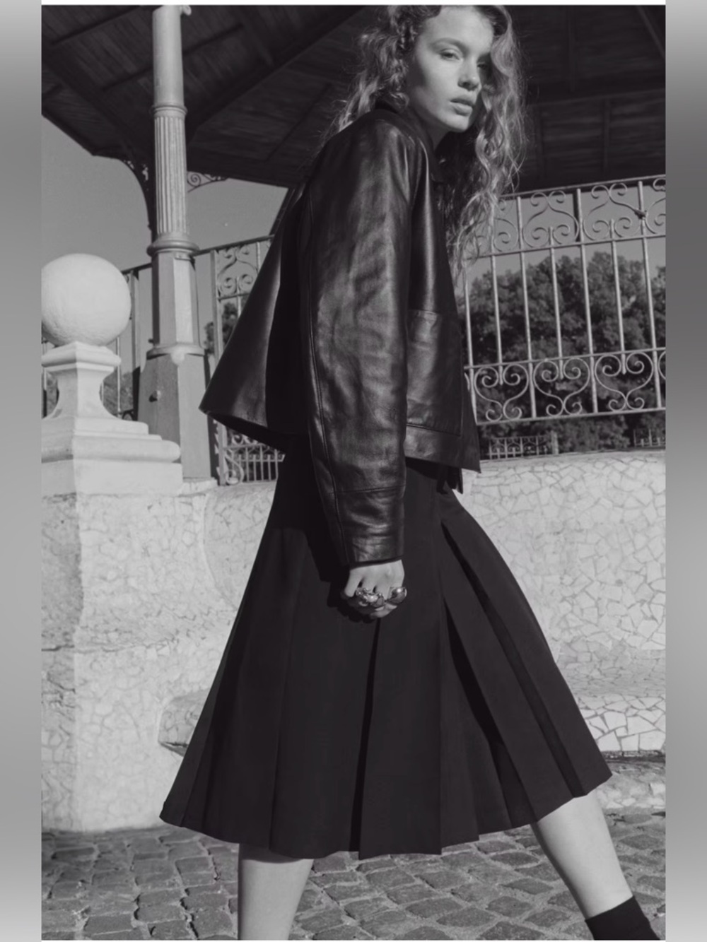 H&M Black A-Line Pleated Skirt with Gold Buckle - Picture 4 of 13